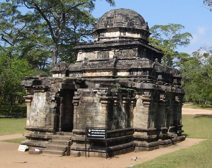 Cholas sack Anuradhapura.
